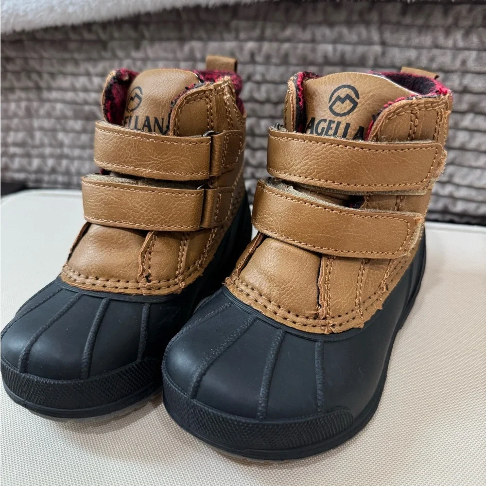 Magellan Outdoors Kids Toddler Boys Duck Boots size 6
